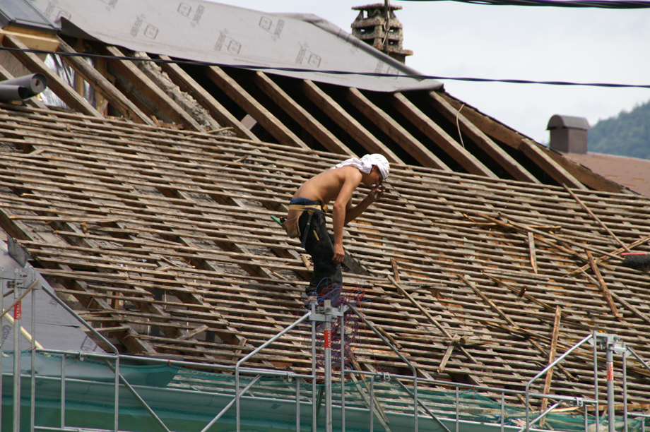 Travaux de rénovation de la toiture d'une copropriété à Annecy