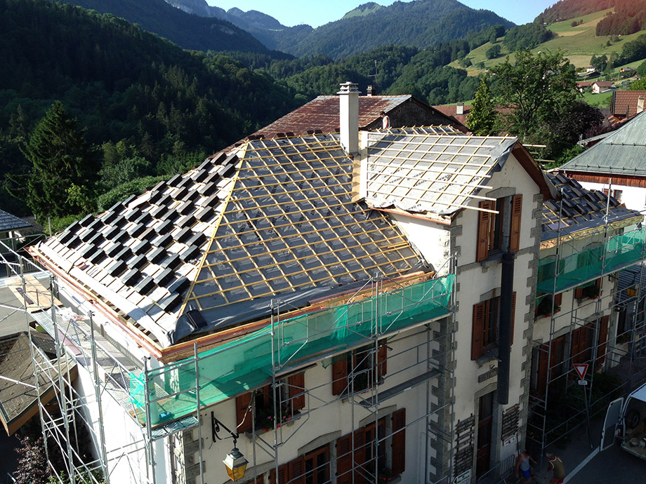 Rénovation de la toiture de l'école de Bellevaux.