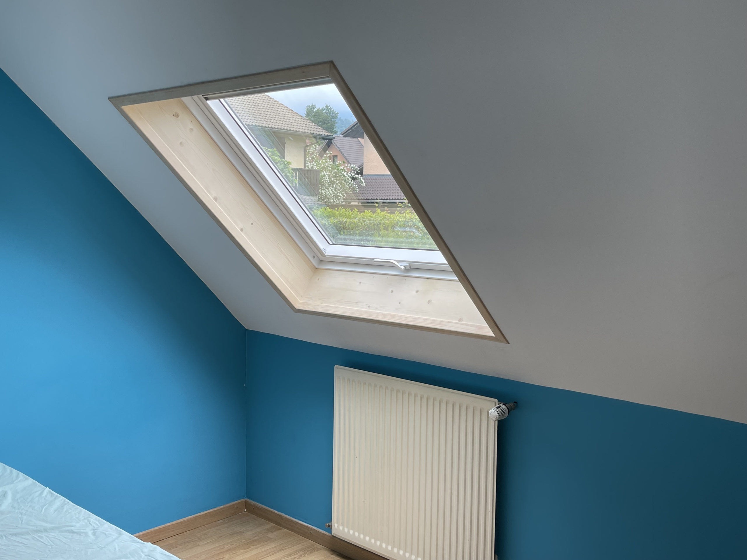 Installation de trois fenêtres de toit VELUX à Cranves-Sales