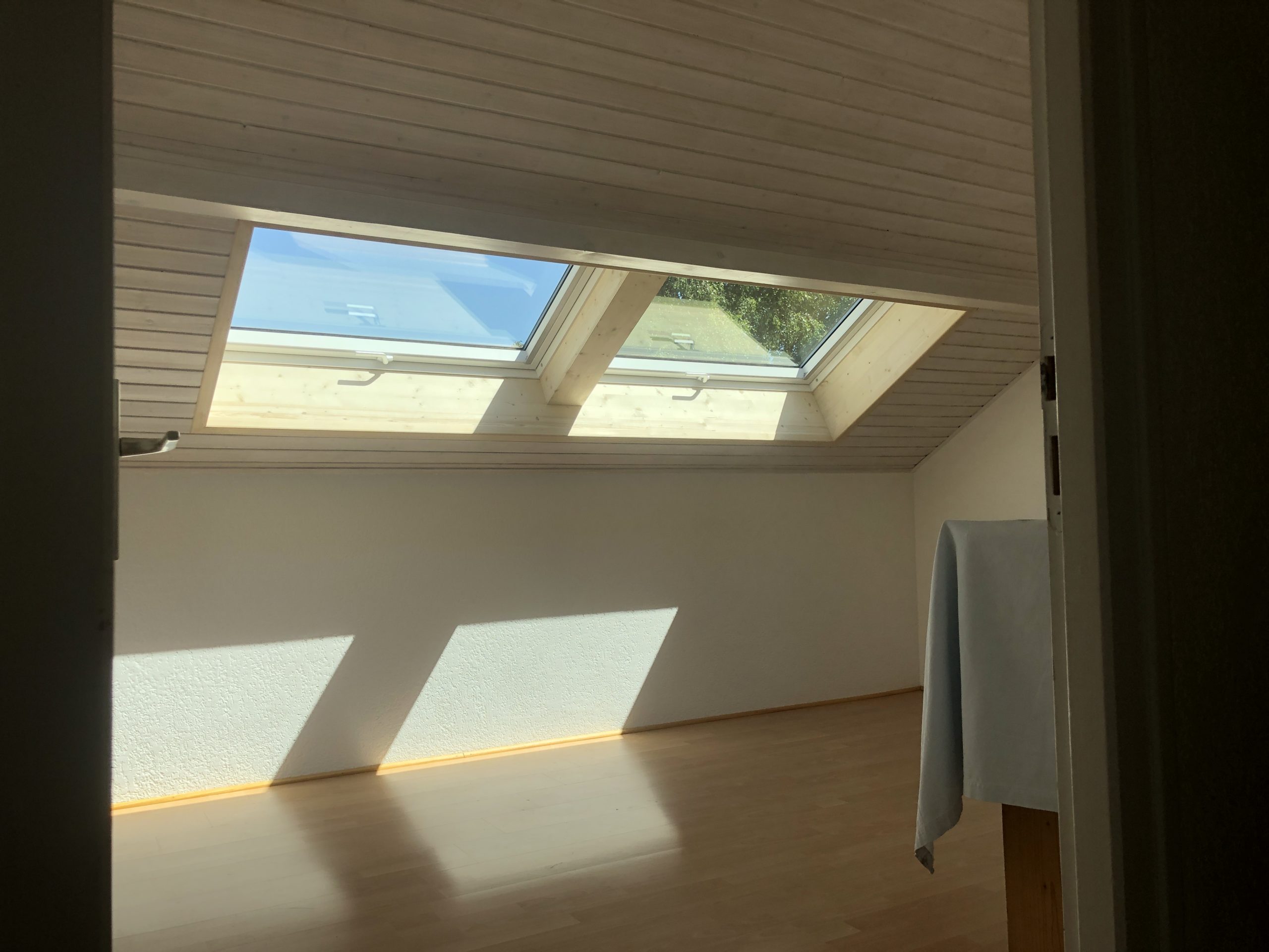 Création d’une double fenêtre de toit VELUX à Marcellaz-Albanais en Haute-Savoie