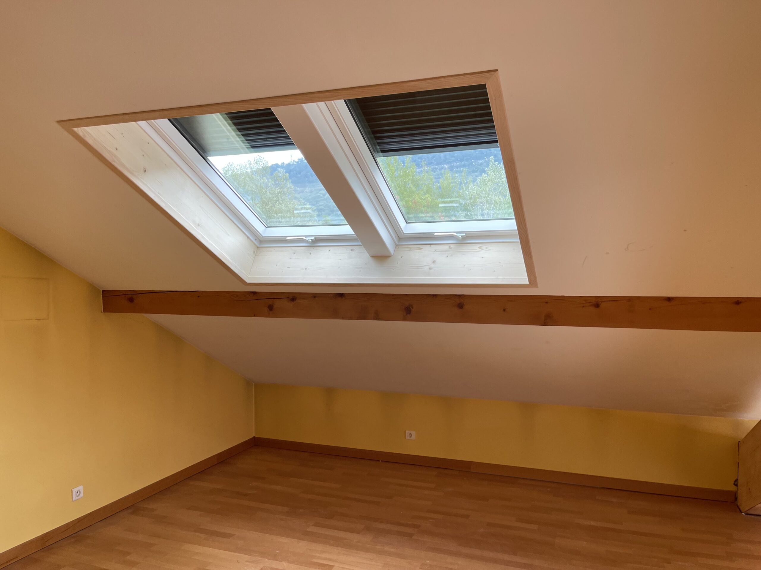 Installation d’une fenêtre de toit verrière Velux à Seynod