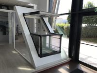 Pose d'une fenêtre-balcon Velux chez un particulier