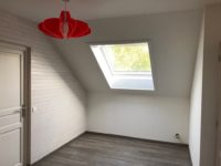 Pose d'une fenêtre de toit Velux en sous-pente chez un particulier