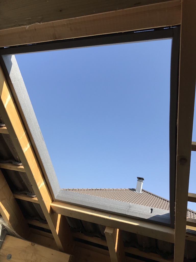 Pose de fenêtres de toit Velux multiples